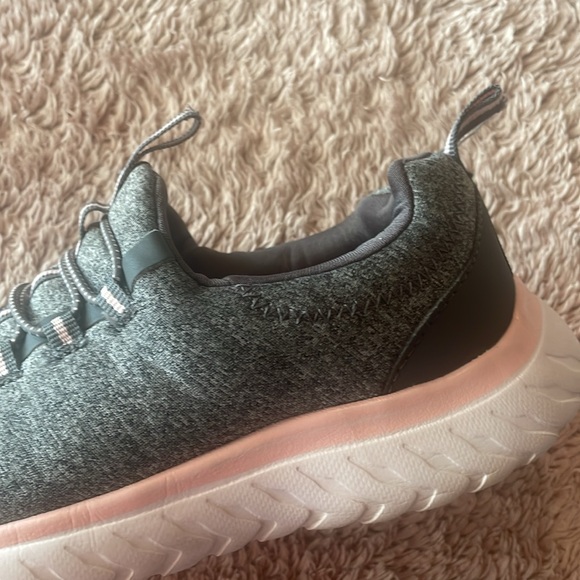 🔥4/$20 ATHLETIC WORKS Womens Bungee Slip On Sneaker - size 6 - Picture 11 of 13